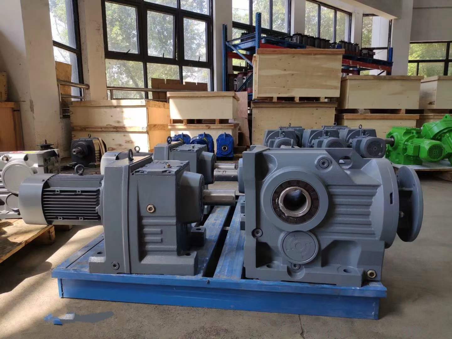栾城县KAF97-YVP15KW-NA85齿轮减速器